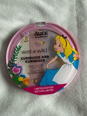 wet n wild x Disney Curiouser and Curiouser Highlighter Palette NWT